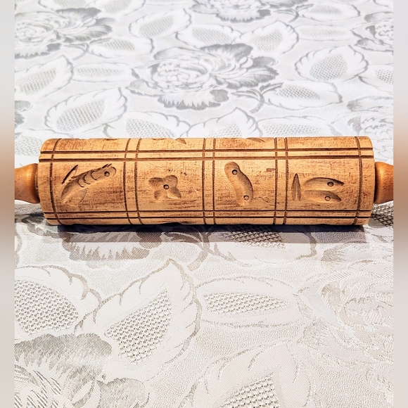 Vintage wood rolling pin cookie mold. From Germany - Picture 7 of 10